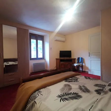 Au Bord De La Riviere Apartment *